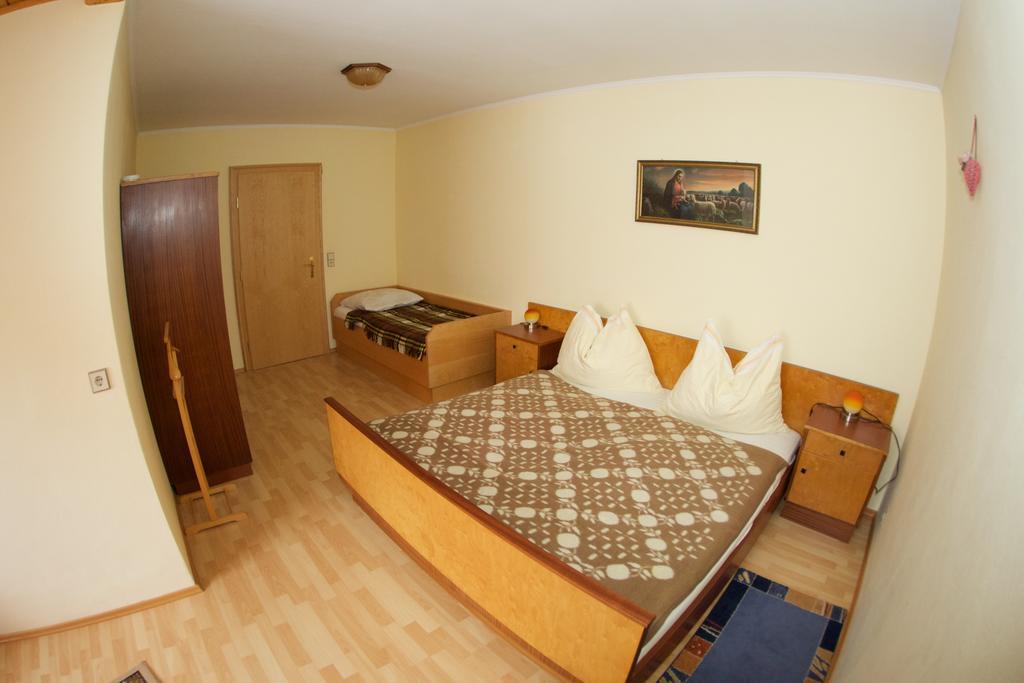 Haus Stoeffler Apartment Reisach Phòng bức ảnh