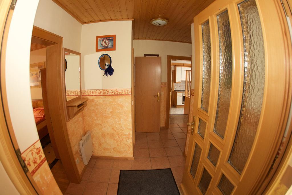 Haus Stoeffler Apartment Reisach Phòng bức ảnh